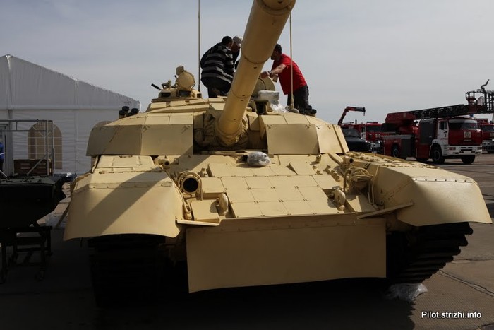 Xe tăng T-72 hiện đại hóa của nước chủ nhà Kazakhstan